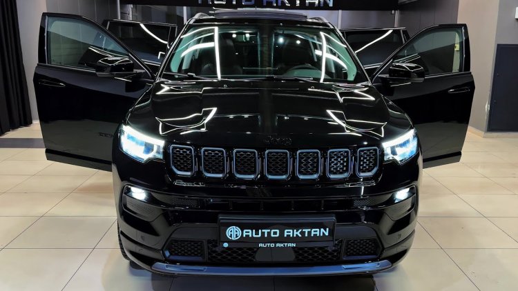 Jeep Compass facelift launched at a starting price of ₹ 20.49 lakh: Claimed mileage of 17.1kmpl with two-wheel drive option, will compete with Harrier